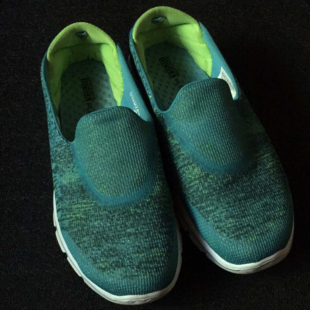 Sketchers Women’s Slip on Sneakers